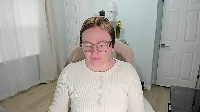 Snapshot of Vika73 chatting on March 16, 2025, 2:11 pm Vika73 online show from March 16, 2025, 2:11 pm