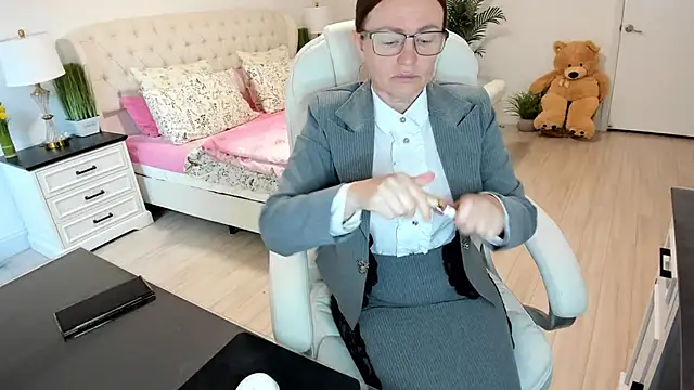 Snapshot of Vika73 chatting on October 19, 2025, 1:47 pm Vika73 online show from October 19, 2025, 1:47 pm