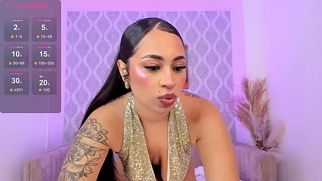 Snapshot of Nikki_Rousmel chatting on June 23, 2026, 12:36 pm Nikki Rousmel online show from June 23, 2026, 12:36 pm