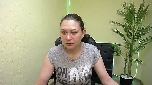 Snapshot of MorticiaAngel chatting on May 25, 2026, 4:56 am MorticiaAngel online show from May 25, 2026, 4:56 am