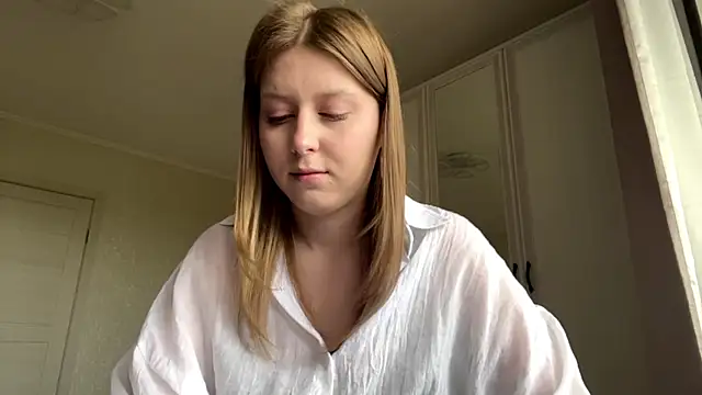 Snapshot of HeyItsAgata chatting on May 20, 2026, 9:39 am HeyItsAgata online show from May 20, 2026, 9:39 am