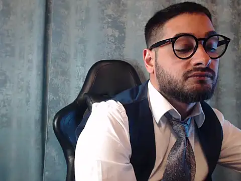Snapshot of MajesticGOLD chatting on May 24, 2026, 7:47 pm MajesticGOLD online show from May 24, 2026, 7:47 pm