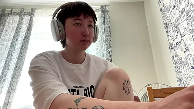Kate Gelik online show from May 19, 2026, 9:27 am