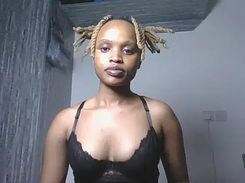 Snapshot of Tempting_Ebony chatting on June 20, 2026, 1:43 am Tempting Ebony online show from June 20, 2026, 1:43 am