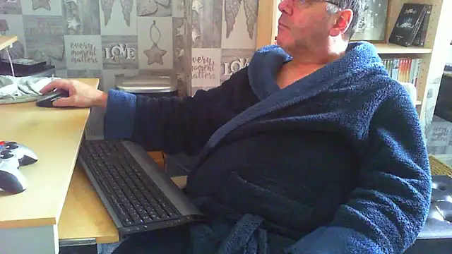 Snapshot of fatboy250 chatting on May 19, 2026, 4:14 pm fatboy250 online show from May 19, 2026, 4:14 pm