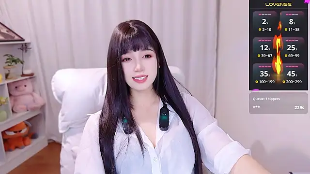 Snapshot of August_cat chatting on June 12, 2026, 9:56 pm August cat online show from June 12, 2026, 9:56 pm