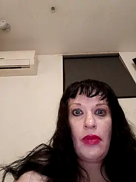 kylliexx online show from November 7, 2025, 12:31 pm