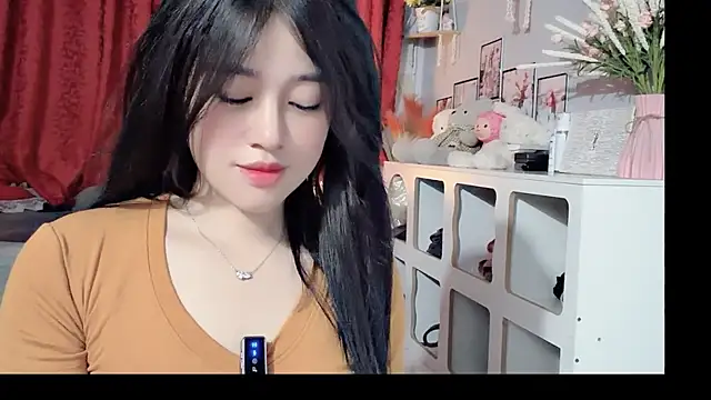Snapshot of Bee-Cherry chatting on May 29, 2026, 6:14 pm Bee-Cherry online show from May 29, 2026, 6:14 pm