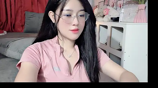 Snapshot of Bee-Cherry chatting on May 29, 2026, 6:08 am Bee-Cherry online show from May 29, 2026, 6:08 am