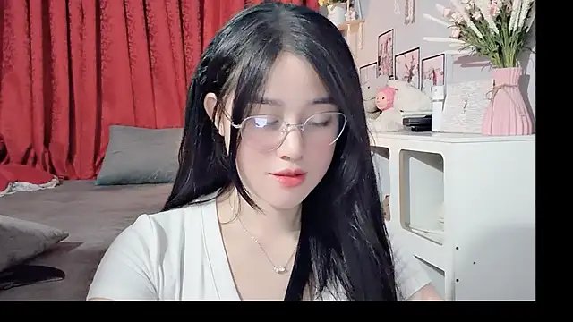Snapshot of Bee-Cherry chatting on May 28, 2026, 5:59 am Bee-Cherry online show from May 28, 2026, 5:59 am