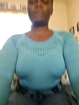 PinkyMonique online show from May 18, 2026, 6:18 am