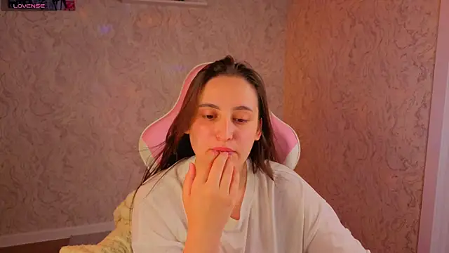Elizabet Colllins online show from June 30, 2026, 1:38 am