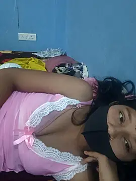 Snapshot of Naughty-Savi chatting on June 17, 2026, 6:24 am Naughty-Savi online show from June 17, 2026, 6:24 am
