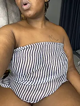 Snapshot of BIGMAMA011 chatting on July 24, 2026, 8:05 pm BIGMAMA011 online show from July 24, 2026, 8:05 pm