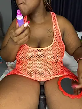 Snapshot of BIGMAMA011 chatting on July 28, 2026, 9:36 pm BIGMAMA011 online show from July 28, 2026, 9:36 pm