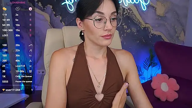 EviiLune online show from August 4, 2026, 6:07 am