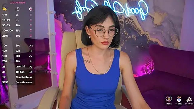 EviiLune online show from July 6, 2026, 8:33 pm