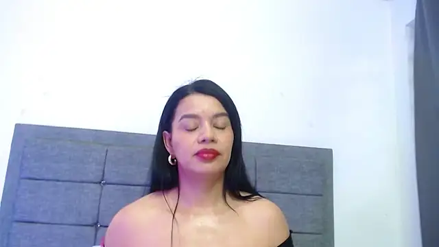 Snapshot of Emily_milfF chatting on May 30, 2026, 11:38 am Emily milfF online show from May 30, 2026, 11:38 am