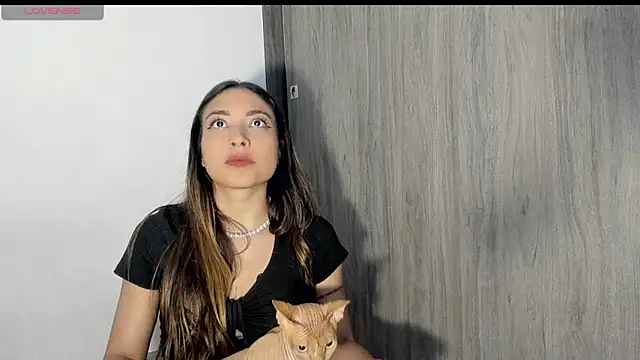 Mariana Ponce  online show from May 28, 2026, 2:08 am