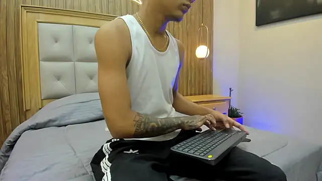 Snapshot of Mael_Jason chatting on June 2, 2026, 10:59 am Mael Jason online show from June 2, 2026, 10:59 am