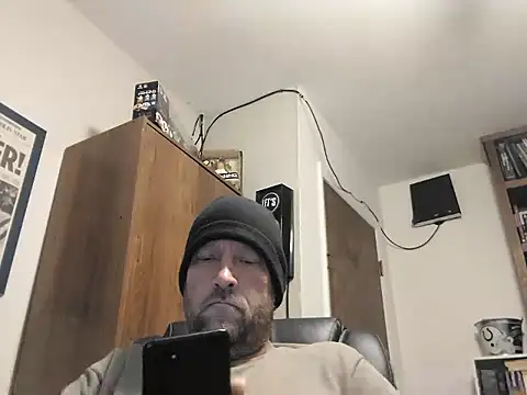 Snapshot of icebergXpress chatting on June 16, 2026, 6:46 am icebergXpress online show from June 16, 2026, 6:46 am