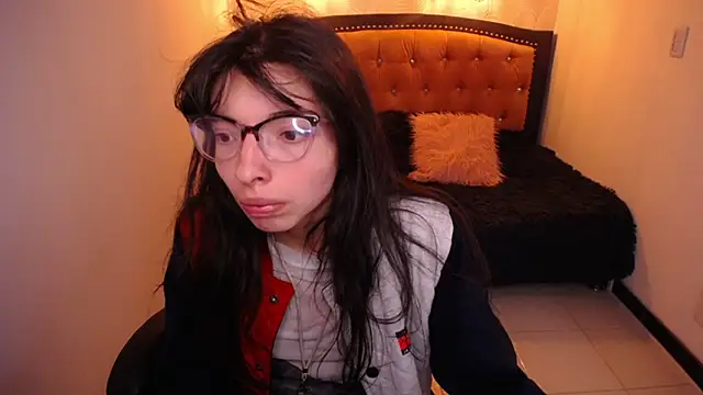 Snapshot of Allyshon_ chatting on June 19, 2026, 7:52 pm Allyshon online show from June 19, 2026, 7:52 pm
