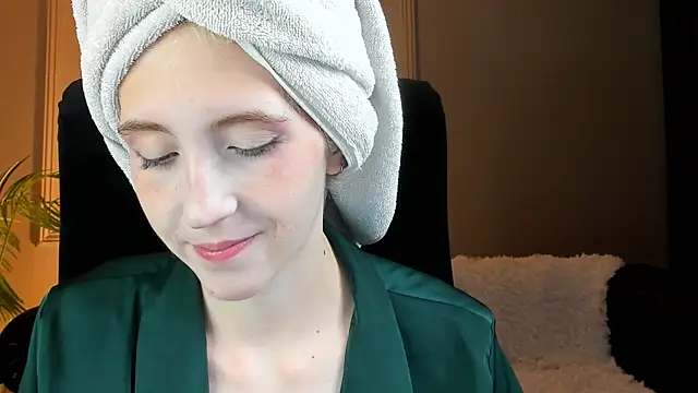 Snapshot of Elen__Moore chatting on July 2, 2026, 5:24 am Elen Moore online show from July 2, 2026, 5:24 am