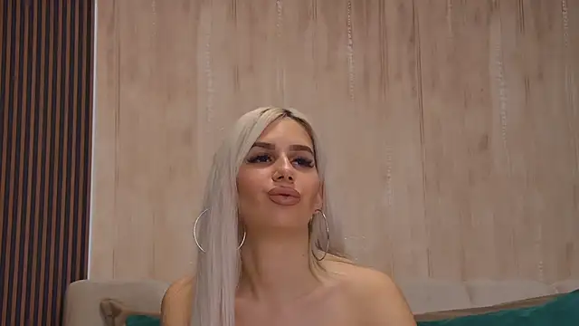 Snapshot of ZaraSpark chatting on June 11, 2026, 5:04 am ZaraSpark online show from June 11, 2026, 5:04 am
