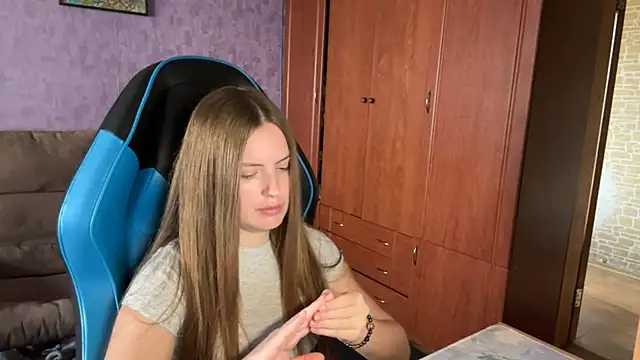 SilkSinner  online show from July 12, 2026, 12:39 pm
