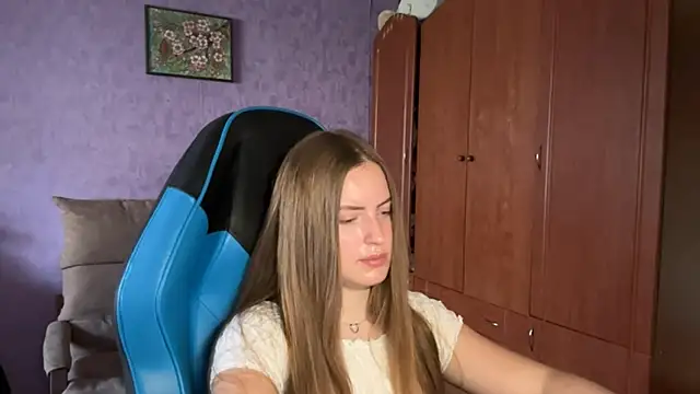 SilkSinner  online show from June 23, 2026, 9:29 am