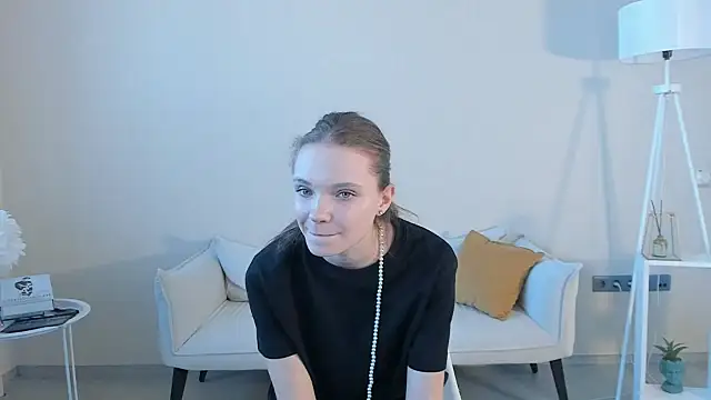 Snapshot of EstelleCondra chatting on May 20, 2026, 5:59 am EstelleCondra online show from May 20, 2026, 5:59 am