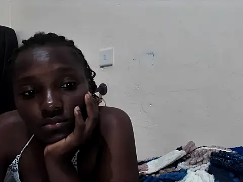 sexyleah25 online show from June 17, 2026, 10:41 pm