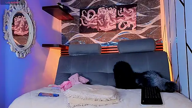 Snapshot of Cloee_cameron chatting on June 24, 2026, 7:55 pm Cloee cameron online show from June 24, 2026, 7:55 pm