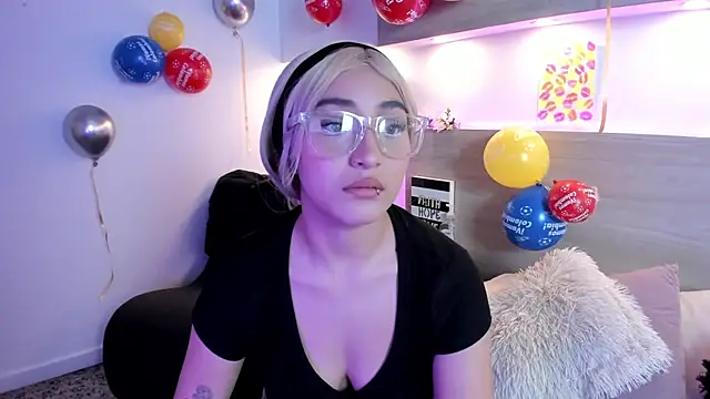 Snapshot of Nina-Mars chatting on June 25, 2026, 1:38 pm Nina-Mars online show from June 25, 2026, 1:38 pm