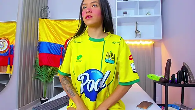 pinktaylor  online show from July 1, 2026, 4:02 am