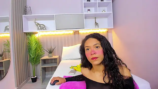 pinktaylor  online show from June 12, 2026, 4:10 am