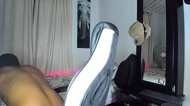 Snapshot of LucasWatsonnn chatting on June 9, 2026, 1:28 am LucasWatsonnn online show from June 9, 2026, 1:28 am