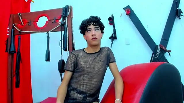 Snapshot of boy_max_latin chatting on May 21, 2026, 4:10 am boy max latin online show from May 21, 2026, 4:10 am