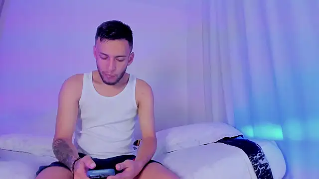 Snapshot of _Kevin_xxx chatting on October 5, 2025, 8:38 am Kevin xxx online show from October 5, 2025, 8:38 am