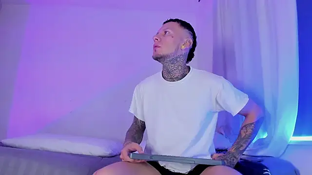 Snapshot of _Kevin_xxx chatting on November 8, 2025, 8:29 am Kevin xxx online show from November 8, 2025, 8:29 am