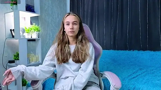 EttaRonhaar online show from July 16, 2026, 11:51 am