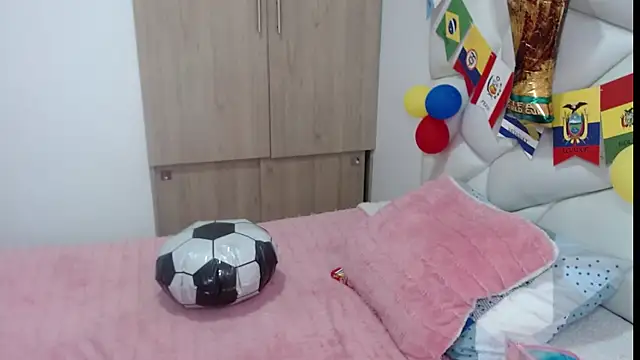Snapshot of Valeria_Santos_ chatting on June 18, 2026, 1:49 pm Valeria Santos online show from June 18, 2026, 1:49 pm