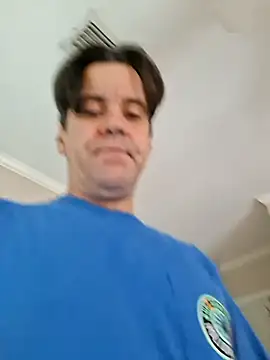 ELVISPRESI online show from May 25, 2026, 11:14 pm