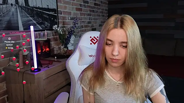 Snapshot of eva_swetty chatting on June 1, 2026, 9:03 pm eva swetty online show from June 1, 2026, 9:03 pm