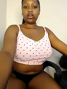 Snapshot of missgigglesx chatting on June 12, 2026, 10:46 am missgigglesx online show from June 12, 2026, 10:46 am