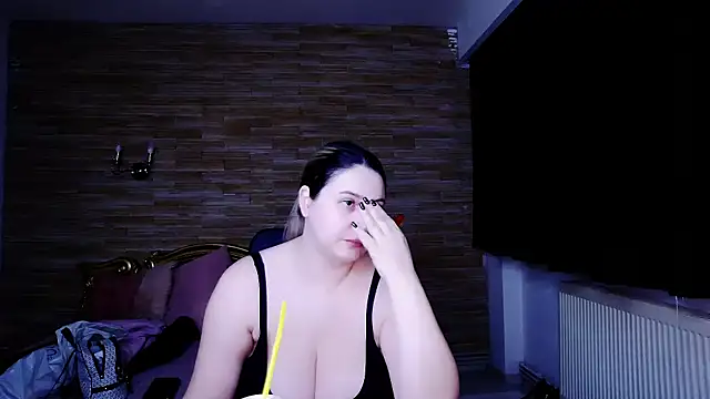 Snapshot of MiraHaze chatting on January 17, 2025, 10:11 am MiraHaze online show from January 17, 2025, 10:11 am