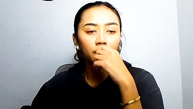 Snapshot of KristieOrtmann chatting on June 3, 2026, 2:33 pm KristieOrtmann online show from June 3, 2026, 2:33 pm