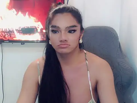 Snapshot of HollyFoxy69 chatting on May 21, 2026, 12:46 pm HollyFoxy69 online show from May 21, 2026, 12:46 pm