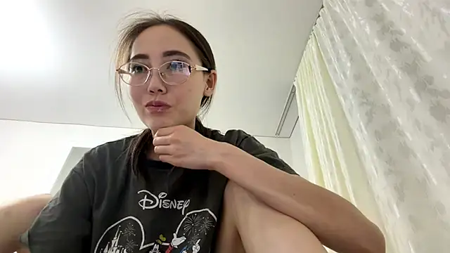 Snapshot of VickieTrudo chatting on July 6, 2026, 8:44 pm VickieTrudo online show from July 6, 2026, 8:44 pm