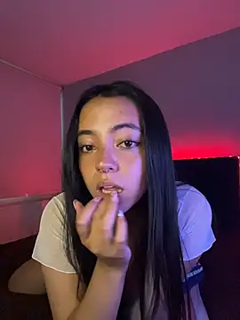 Snapshot of rouss_lar chatting on May 27, 2026, 11:12 pm rouss lar online show from May 27, 2026, 11:12 pm